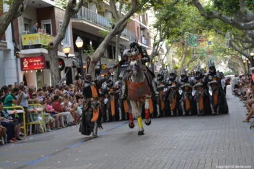 Desfile de gala Moros y Cristianos Dénia 2017 – Filà Creuats