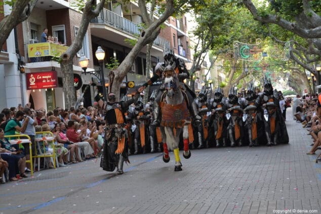 12 desfile de gala moros y cristianos denia 2017 fila creuats