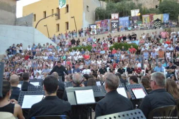 Concierto de música festera Moros y Cristianos Dénia 2017 – Público en la plaza
