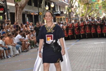 Desfile de gala Moros y Cristianos Dénia 2017 – Abanderada 2016