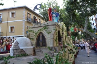 Capitanía mora 2017 Filà Amazigh – Carroza del abanderado