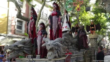 Capitanía Filà Templaris – Carroza de la abanderada