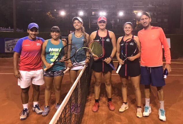 andrea redondo y neus ramos antes del partido de dobles