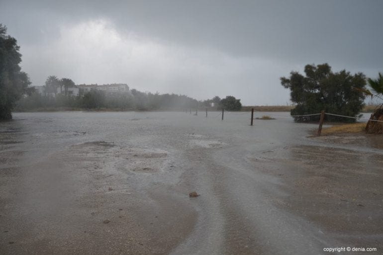 Apartcamiento de Les Marines inundado