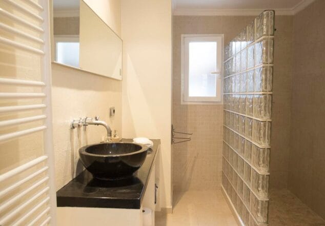 aseo con ducha aguila rent a villa