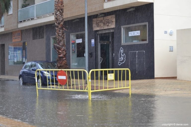 Camí del llavador cortado por el agua
