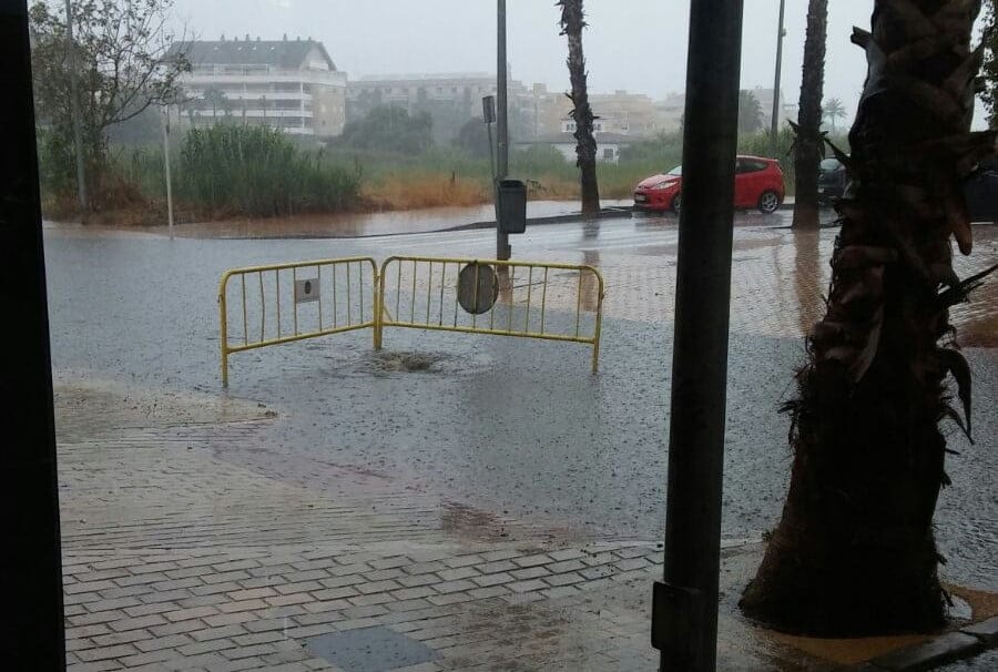 cami del llavador cortado por la lluvia