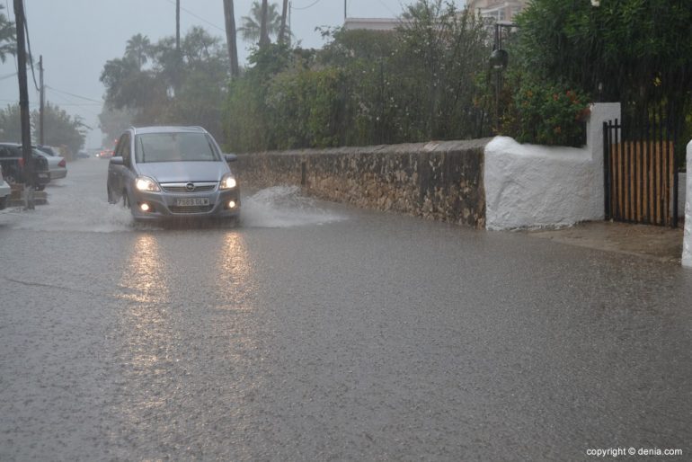 Camino inundado en Dénia