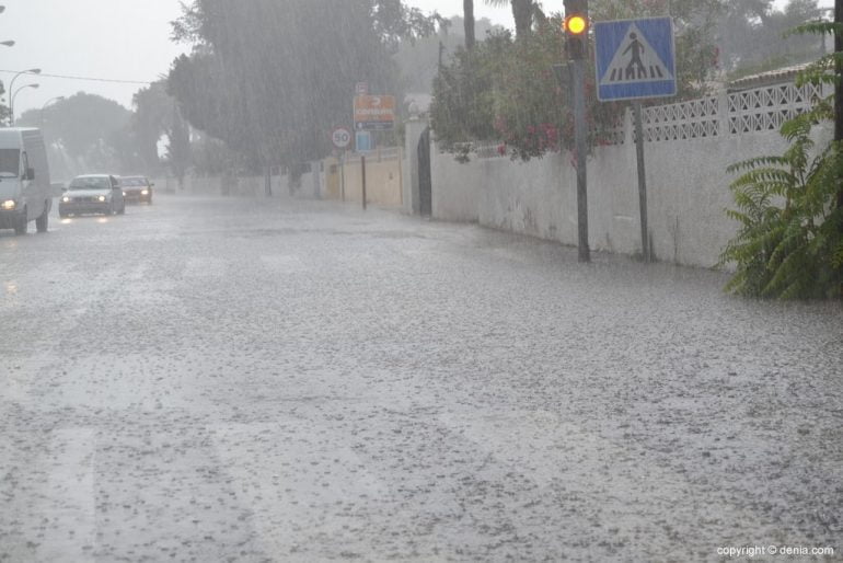 Carretera de Las Marinas durante la lluvia