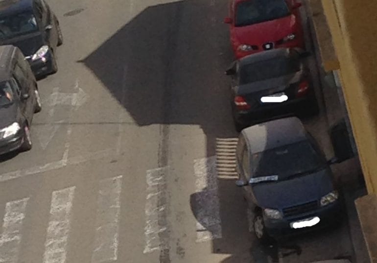 Coche golpeado en Dénia