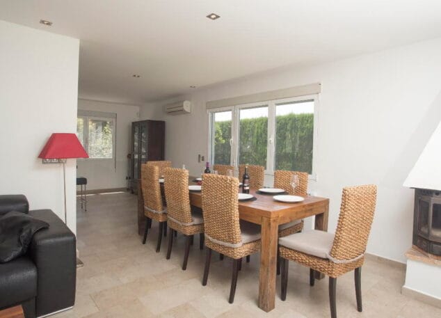 comedor de la casa aguila rent a villa