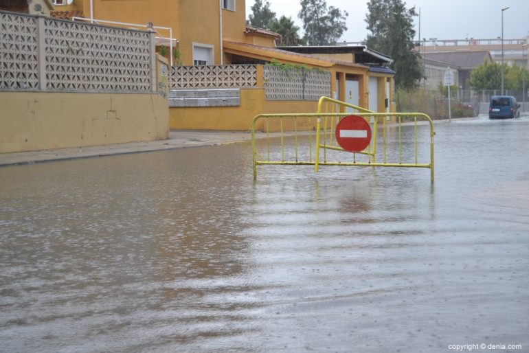 Cortes de calles en Dénia por la lluvia
