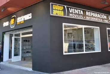 Cyber Arena games estrena local