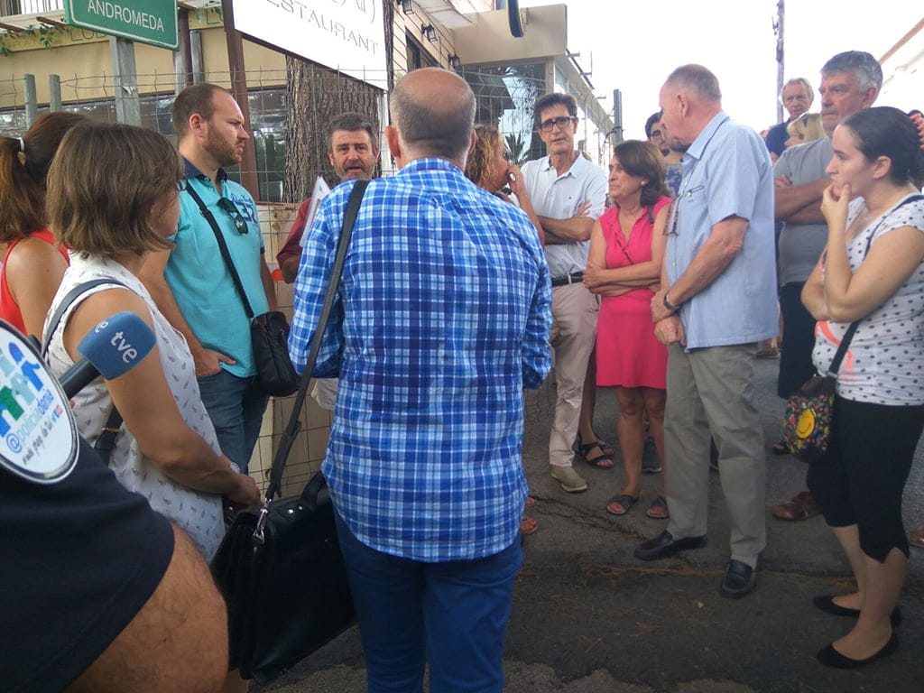 el edil javier scotto con los vecinos