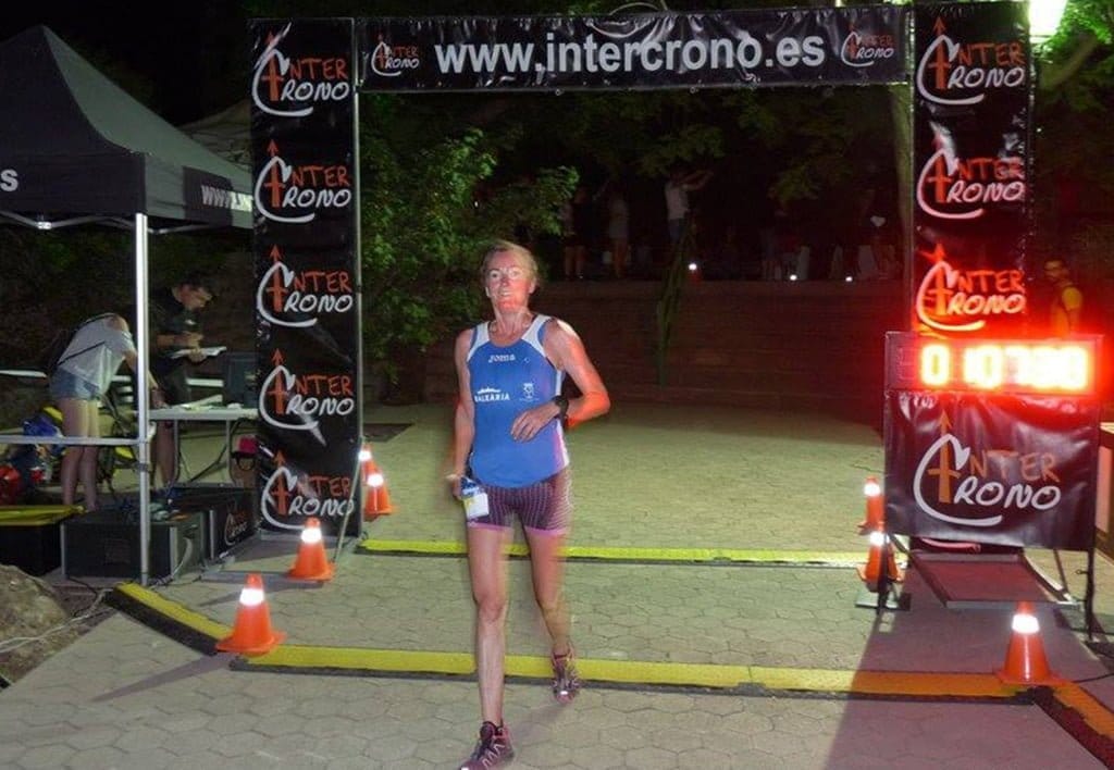 encarna cardona entrando en meta