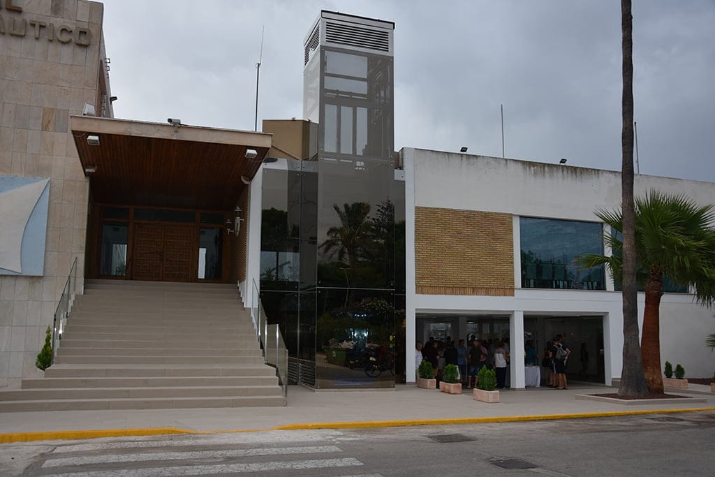 escalera del edificio principal del rcn denia
