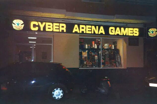 fachada antiguo cyber arena