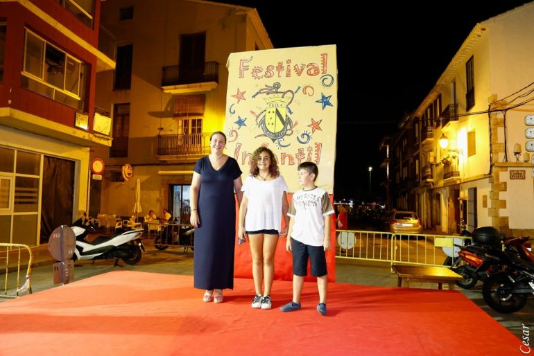 Festival infantil na falha Baix la Mar
