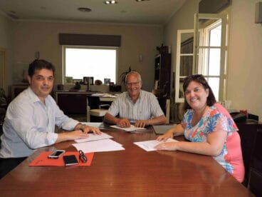 firma del convenio entre el ayuntamiento y aqualia