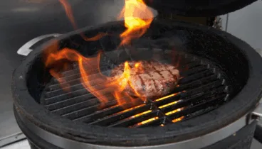 Hamburguesa al kamado con sabor único