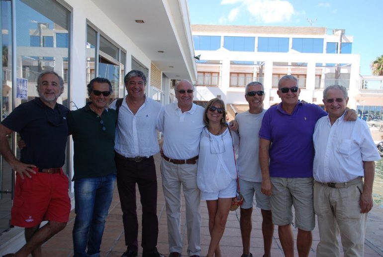 Jaime Portolés con sus compañeros de la junta directiva