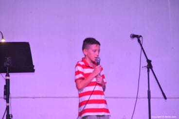 Joven artistas sobre el escenario