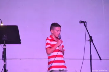 Joven artistas sobre el escenario
