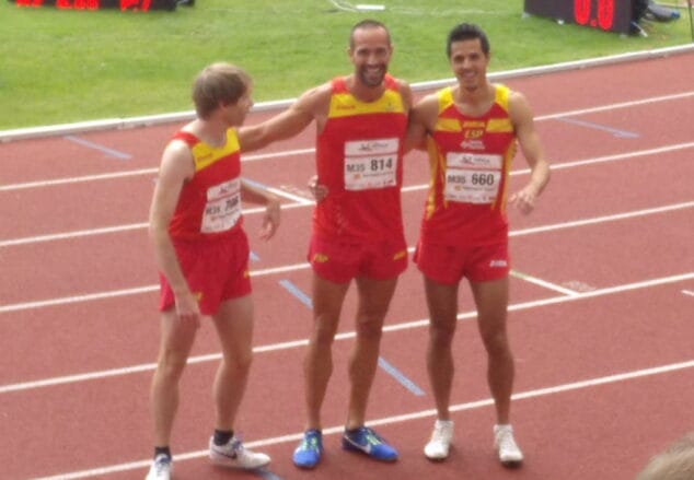 juanra pous tras la final de los 800 metros en el europeo de veteranos
