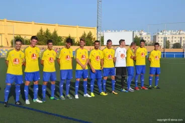 Jugadores del CD Dénia durante la presentación