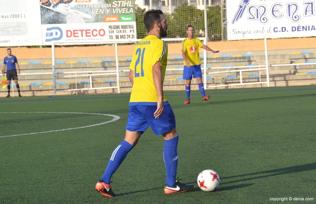 keko conduciendo la pelota