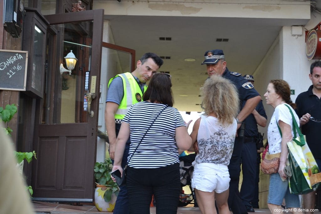 El Ayuntamiento se reúne hoy con los vecinos desalojados del edificio Suertes del Mar 1 la policia local desaloja a los vecinos