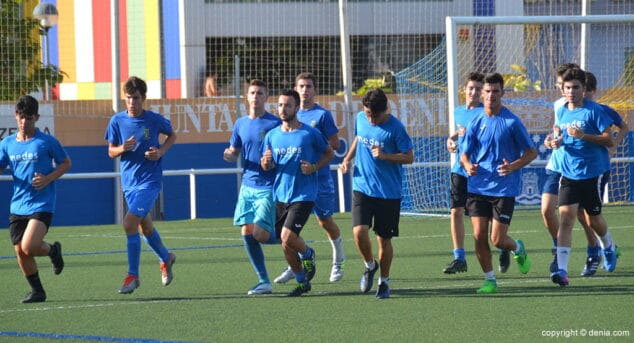 los juveniles entrenando en el diego mena