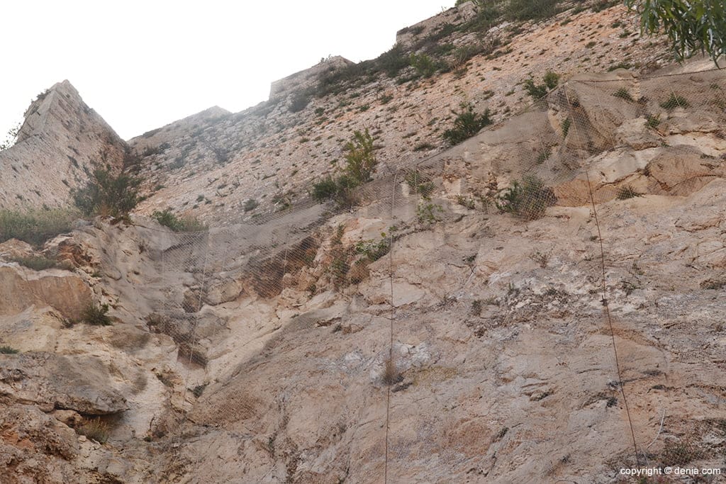 lugar por donde se precipito la mujer y el bebe