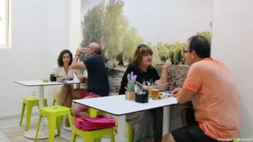 Mesas interior Tempura Bar