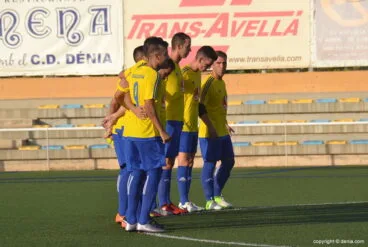 Minuto de silencio en el CD Dénia