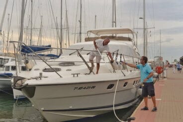 Numerosos amarres Marina El Portet