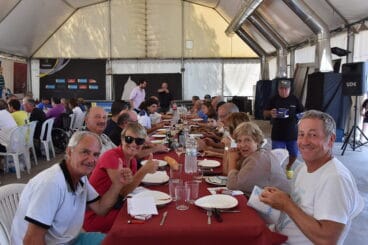 Pescadores durante la comida del Concurso de pesca de especies 2017