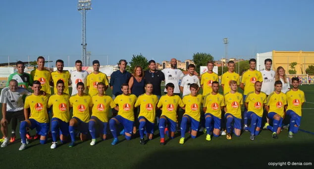 Gran ambiente en la presentación de los equipos del CD Dénia 17 plantilla del cd denia temporada 2017 18