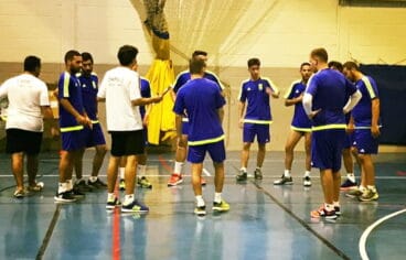 Plantilla del Dénia Futsal entrenando
