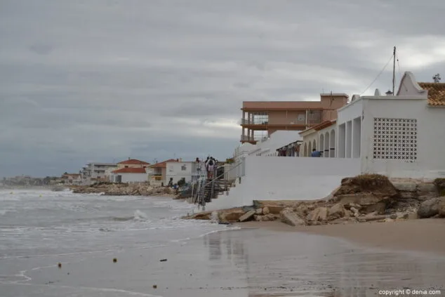 El temporal hace desparecer (una vez más) la playa de Les Deveses 7 playa de les deveses de denia tras el temporal