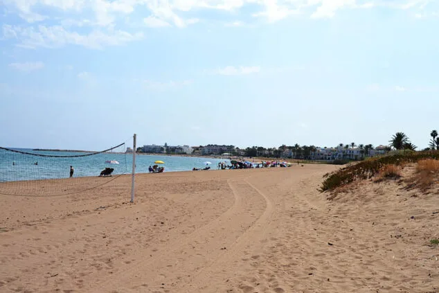 Las mejores playas de Dénia: guía completa 2026 y cómo llegar 17 Imagen: Playa Els Molins en Dénia