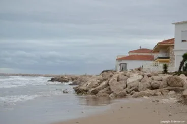 Playa Les Deveses tras el temporal