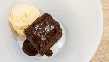 Postre casero con chocolate irresistible