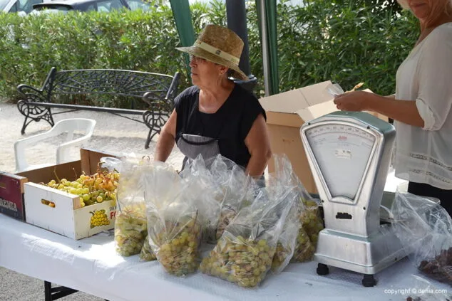 puesto de venta de uva moscatell