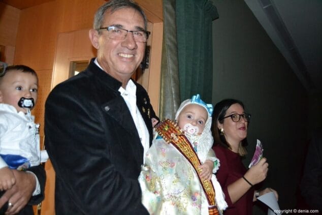 Rituales y santería para proclamar a Cristina Navarro como fallera mayor infantil de la Falla Diana 9 05 presentacion infantil falla diana 2018 paco arnau y paula