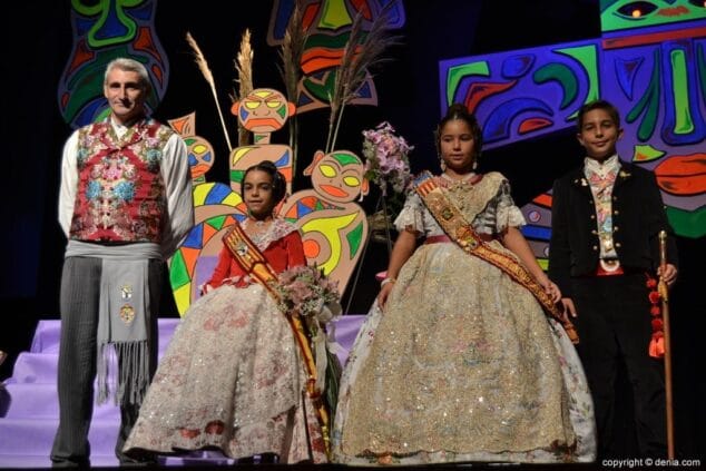 Rituales y santería para proclamar a Cristina Navarro como fallera mayor infantil de la Falla Diana 25 21 presentacion infantil falla diana 2018 pleitesia de carla vinaroz