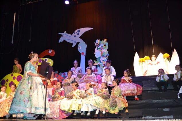 La falla Saladar viaja a la prehistoria para presentar a Elena Rosalén como su fallera mayor infantil 24 24 presentacion infantil saladar 2018 exaltacion