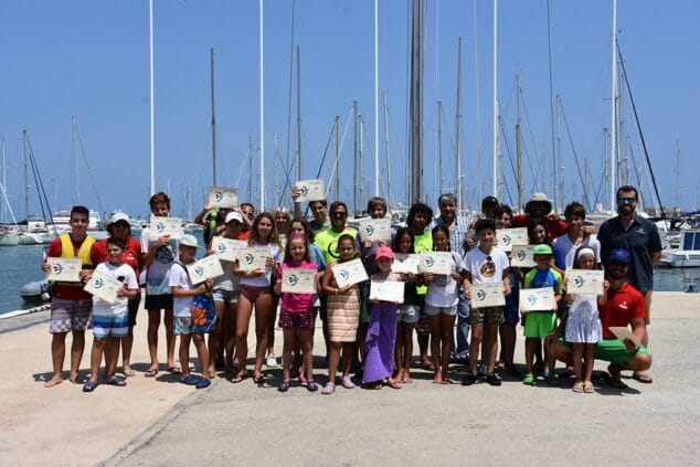 alumnos de diferentes nacionalidades en la escuela de verano