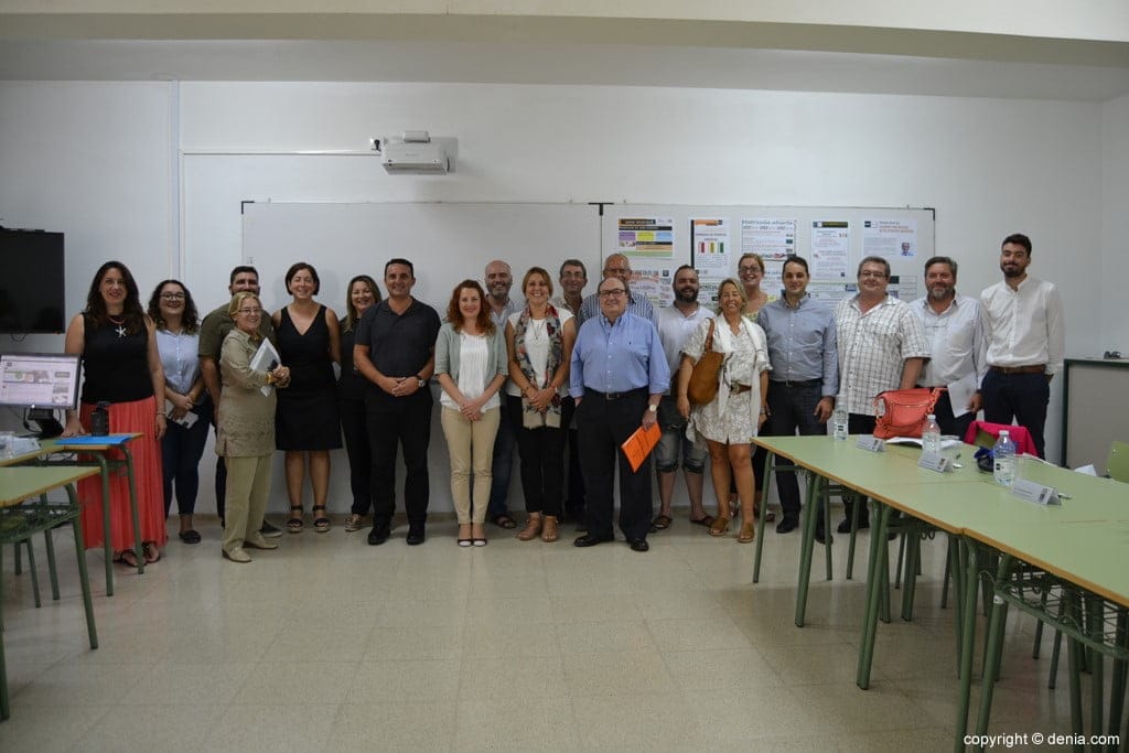 asistentes a la reunion de la uned de denia