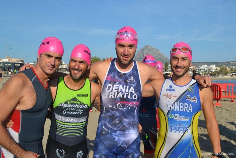 Bañuls con Cambra y otros triatletas dianenses